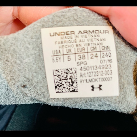Under Armour Kids Cleats - Picture 7 of 8